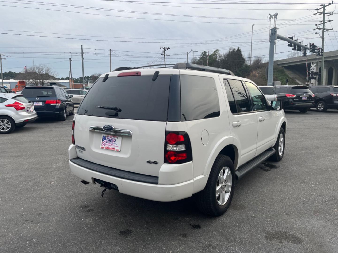 2009 WHITE Ford Explorer (1FMEU73E79U) with an 4.0 V6 engine, Automatic transmission, located at 5700 Curlew Drive, Norfolk, VA, 23502, (757) 455-6330, 36.841885, -76.209412 - Photo#5